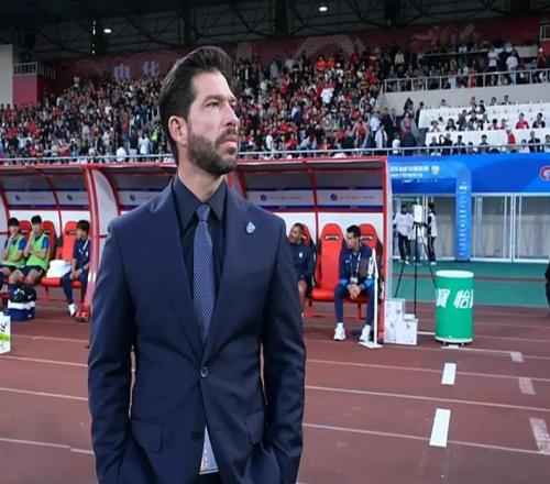 三鎮(zhèn)打大連用力過猛了！本土老將勉強(qiáng)能踢中甲戰(zhàn)蓉城難逃三連敗