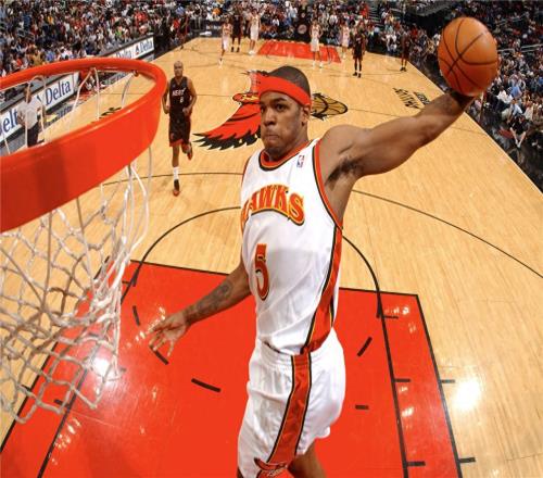 他高中與詹姆斯齊名，本可成初代字母哥，奈何生不逢時