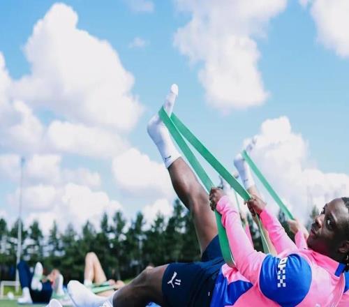 曼城3球血洗切爾西后，瓜迪奧拉第二天就掀桌重啟訓(xùn)練