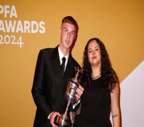 球迷調(diào)侃帕爾默很快加盟曼聯(lián)，其姐姐否認(rèn)：我駁斥