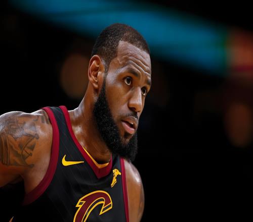 刷新纪录！詹姆斯第70次当选周最佳，28.5亿播放量力压文班登顶