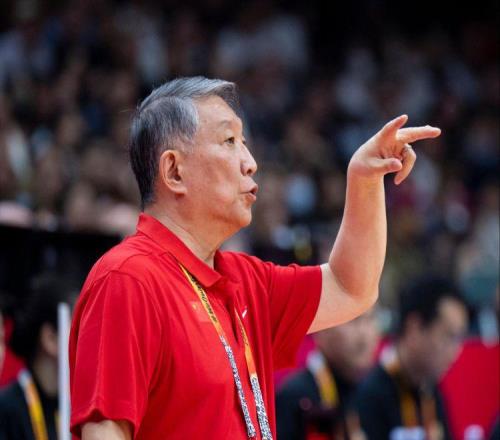 宮魯鳴出手了！中國女籃大換血，19人名單出爐，兩大名將被棄用