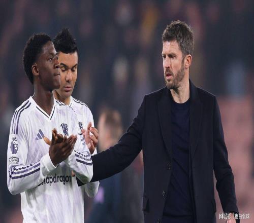 利茲聯(lián)客勝曼聯(lián)跳出保級區(qū)，創(chuàng)45年歷史！曼聯(lián)10人落敗，歐冠懸了