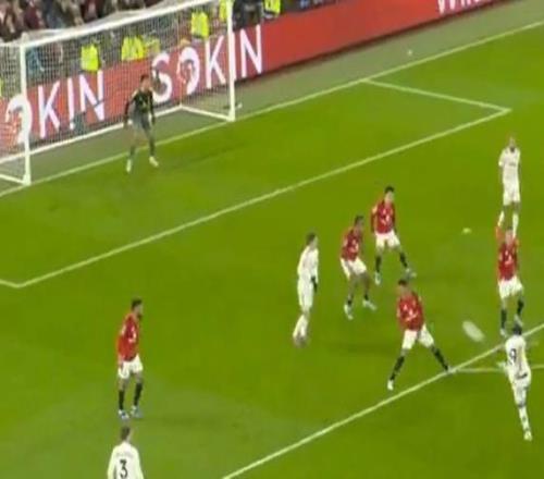 內(nèi)維爾解說時說“利茲需要打進(jìn)第2球”，話音未落曼聯(lián)就被進(jìn)了