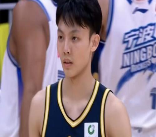 徐杰：球隊(duì)非?？释麆倮蜻@么焦灼的比賽我能承擔(dān)更多任務(wù)