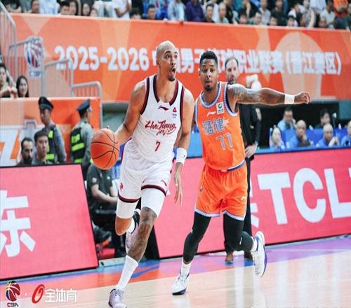 棄五爭六選擇對(duì)手浙江末節(jié)雪藏王牌外援遭逆轉(zhuǎn)，球迷：打假球