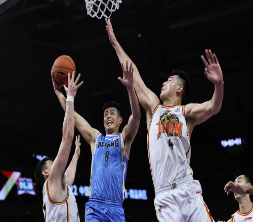 場均僅11+9，生涯新低！才30歲狀態(tài)就開始下滑，你比易建聯(lián)差遠(yuǎn)了