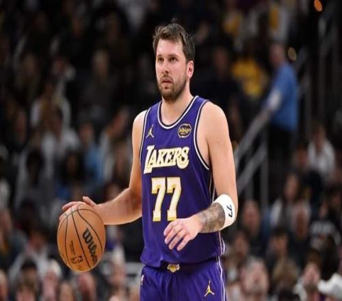 一夜3大消息！詹姆斯創(chuàng)紀錄，東契奇?zhèn)楦拢鸺纵啽豢春? />
<div   id=