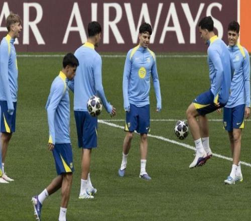 世體：歐足聯(lián)代表讓弗里克放心，他們會按規(guī)章檢查馬競的草皮