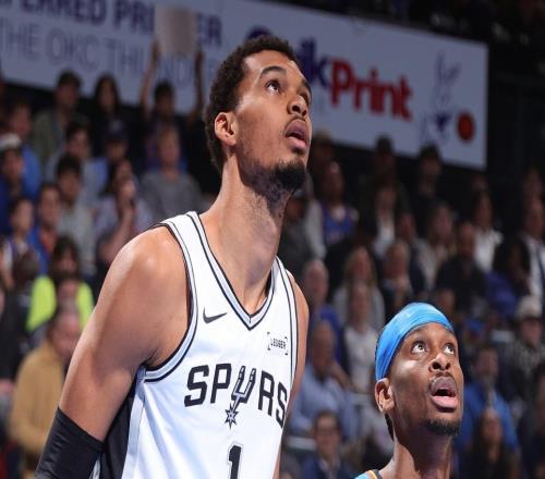 離MVP越來越遠(yuǎn)，總冠軍也懸了！一手好牌沒打好，你們還是年輕