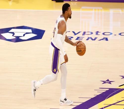 湖人53勝收官卻連折雙核，Smart10助攻填坑：這就是簽他的原因