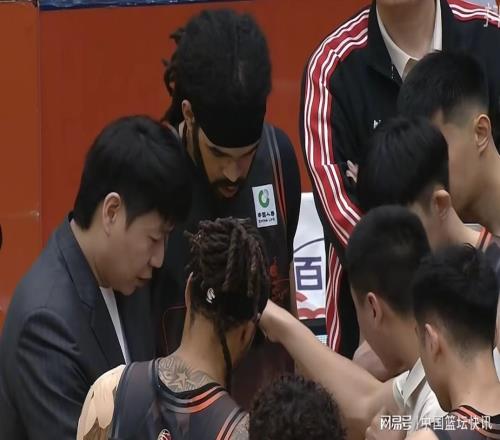 遼寧男籃5分險(xiǎn)勝，送給山東男籃三連敗，趙繼偉13+6高詩(shī)巖14+5+8