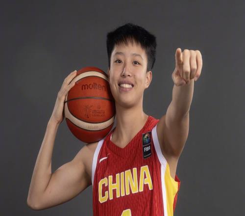 驚喜，冉珂嘉成為首位被WNBA選秀選中的中國后衛(wèi)