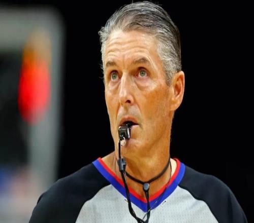 NBA官宣季后賽36名裁判名單：福斯特吹罰262場(chǎng)領(lǐng)銜唯一女裁判