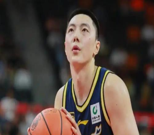 胡明轩腿伤影响太大！亲承热身都疼，从去年开始就没有好好康复！