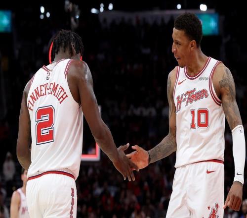 火箭季后賽13人陣容，坐擁7位前鋒！萬金油球員扎堆，鋒線太豪華