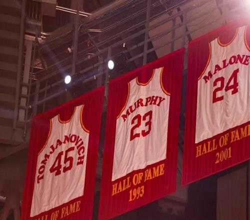 52個(gè)號碼，500名球員：火箭隊(duì)球衣編年史