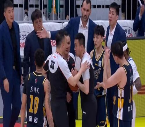 杜鋒缺席，廣東隊迎來四連勝，還有4個好消息，希望深圳隊輸一場