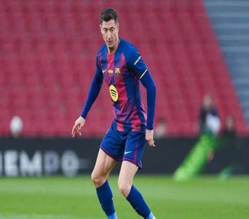 萊萬(wàn)與巴薩分手倒計(jì)時(shí)：一場(chǎng)38歲球星的身份焦慮