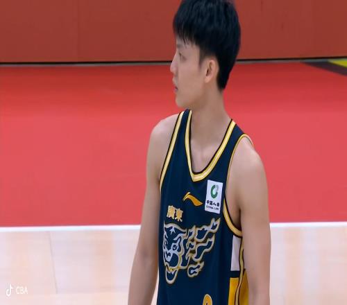 CBA一夜太刺激！廣東男籃逆轉黑馬，北京隊繼續(xù)爭四，積分榜更新