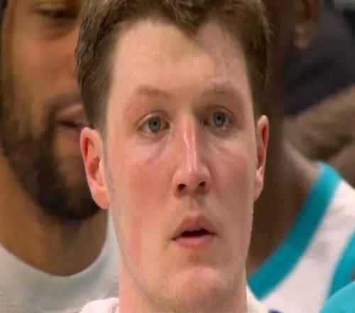 三球喪心病狂！3分16中2！驚奇絕殺自己爬出會(huì)議室！