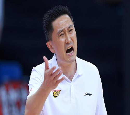 廣東隊(duì)最新消息：杜鋒病情出爐，球迷投訴閆軍，胡明軒常規(guī)賽報(bào)銷(xiāo)