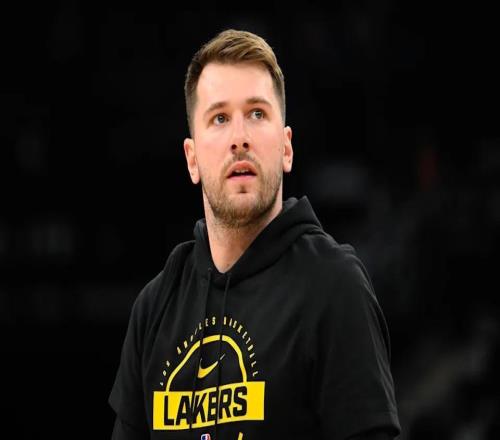 东契奇赴欧注射治疗：球星伤病管理的全球化实验