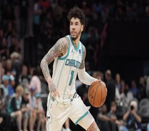 名記：聯(lián)盟將調(diào)查三球?qū)Π⒌掳图s的動(dòng)作，下輪附加賽前公布結(jié)果