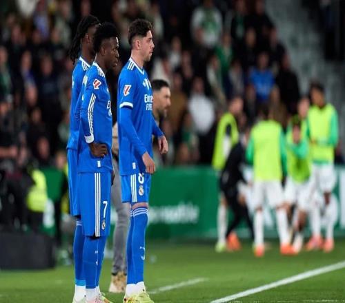 皇馬中場(chǎng)危機(jī)：一次失敗測(cè)試逼出的變陣賭博