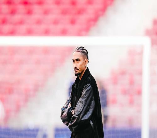 拉菲尼亞：無(wú)法上場(chǎng)與隊(duì)友并肩作戰(zhàn)很難受，但一切還沒(méi)有結(jié)束