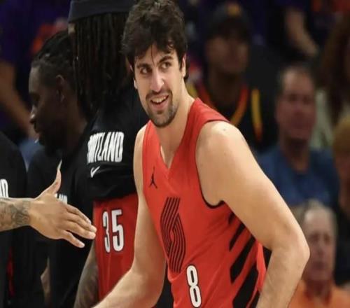 哈斯勒姆：阿夫迪亞整晚都在沖擊籃下，但沒有一次碰瓷造犯規(guī)