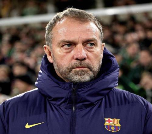 被淘汰還輸人！拉菲尼亞賽后挑釁引爆爭(zhēng)議！爭(zhēng)議+紅牌+怒噴裁判