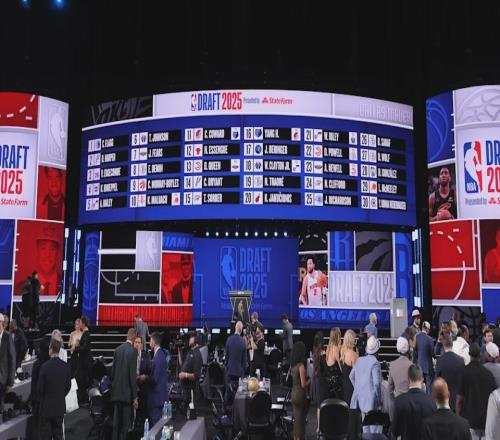 綠軍手握27號(hào)簽：一個(gè)能扣籃能三分的側(cè)翼浮現(xiàn)