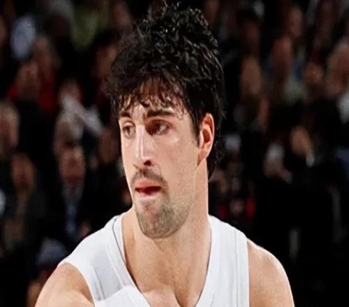 開拓者險勝太陽！阿夫迪亞主導(dǎo)勝局，夏普格蘭特輔助，布克成戰(zhàn)犯