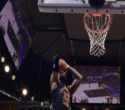 記者：詹姆斯的團隊與湖人沒有完全排除其下賽季回歸的可能性