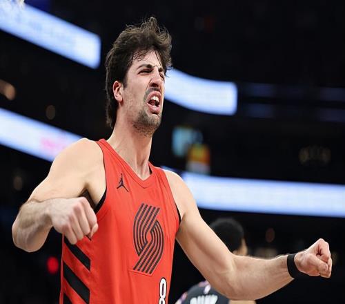 打出了巨星級別的表現(xiàn)！鋒線球星是開拓者當(dāng)之無愧的領(lǐng)軍人物