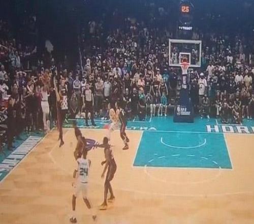 神仙球，科比懷特接球后仰三分命中助黃蜂追平熱火