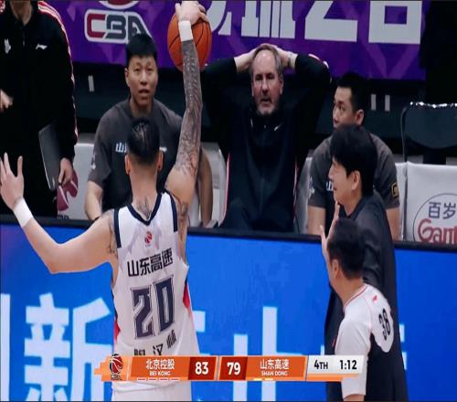 4連敗瀕臨崩潰！CBA勁旅打成魚(yú)腩，關(guān)鍵1戰(zhàn)：邱彪連犯3次致命失誤