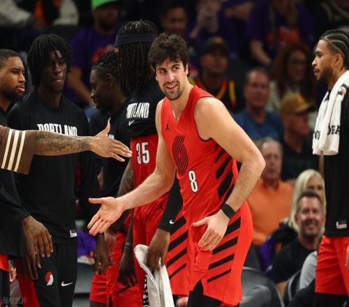 開(kāi)拓者晉級(jí)！阿夫迪亞狂砍41+12+7，一戰(zhàn)看清6個(gè)現(xiàn)實(shí)：布克太失常