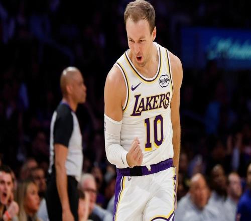 對(duì)戰(zhàn)湖人，火箭隊(duì)首發(fā)陣容3選1后場(chǎng)攻守兼?zhèn)洌瑸醵瓤呻S意切換