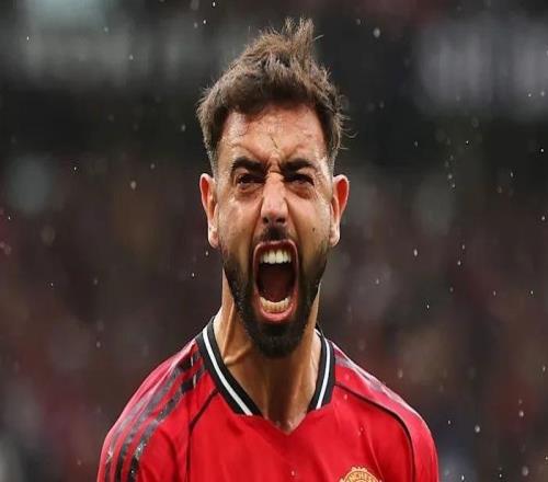 曼聯(lián)球迷自費(fèi)300面旗：一場被隊(duì)長認(rèn)證的"氛圍實(shí)驗(yàn)"