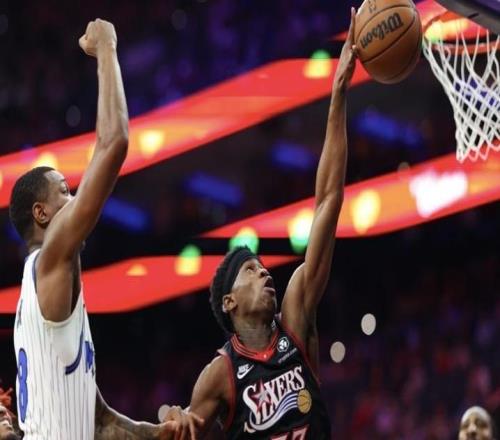 12分完勝！76人晉級(jí)季后賽：全場(chǎng)狂歡慶祝，首輪將戰(zhàn)凱爾特人