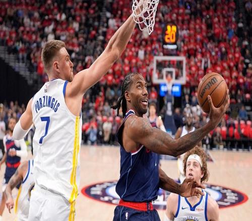 領(lǐng)先13分被逆轉(zhuǎn)！小卡關(guān)鍵球單腿追夢搶斷下半場7分5失誤淪罪人