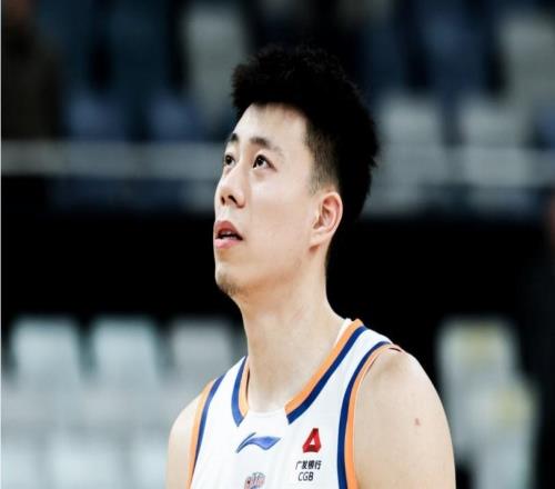 王哲林20+16上海險(xiǎn)勝廣州豪取20連勝徐昕10+15伯頓36+10