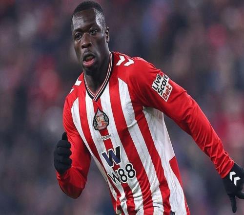 英超球員三個(gè)月收2000條死亡威脅，平臺算法在養(yǎng)蠱