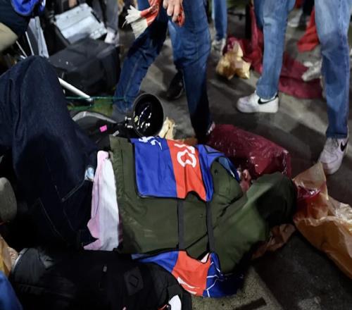 圖片報：奧利塞進(jìn)球后極端球迷沖上場慶祝，一記者被踩踏昏迷