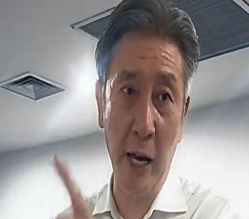 勝新疆更衣室！鄭永剛提凝聚力，贊4將貢獻(xiàn)，全隊(duì)歡呼周鵬里程碑