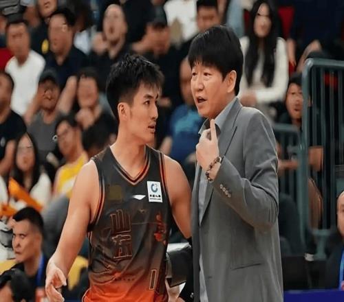 不想不知道，一想很奇妙，于德豪才是山東男籃四連敗的最大贏家