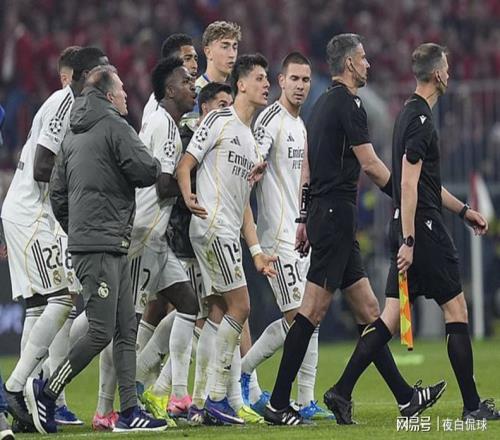 不敵拜仁后皇馬徹底失控！圍攻裁判+多人沖突，通道多人激烈對峙