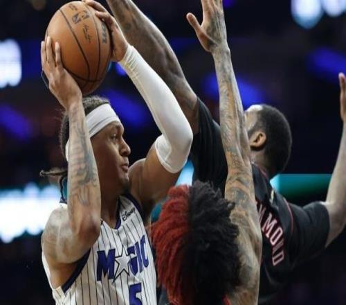 76人力克魔術(shù)挺進(jìn)季后賽！班凱羅瘋狂打鐵+失誤